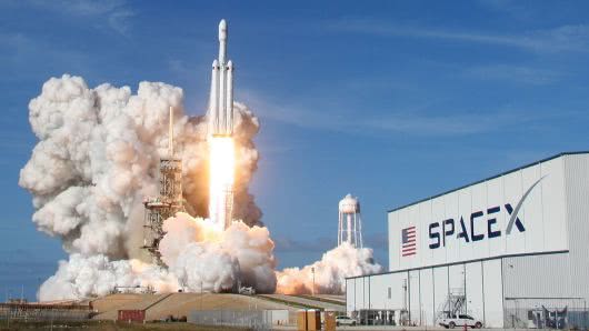 SpaceX猎鹰重型火箭下周一发射