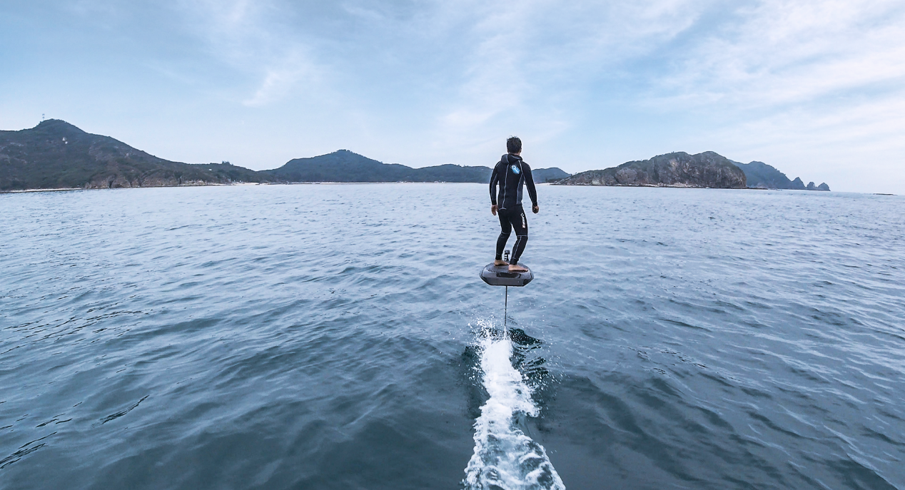 苇渡科技CES展示电动水翼冲浪板 两款新品年内上市