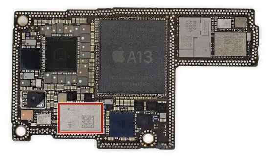 ▲2019 年发布的 iPhone 11 手机中发现的 Apple U1 超宽频芯片
