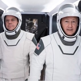 复联设计师监制！SpaceX新宇航服安全性/外观兼顾