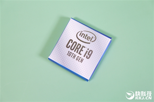 最强游戏处理器 Intel酷睿i9-10900K图赏：又换接口了