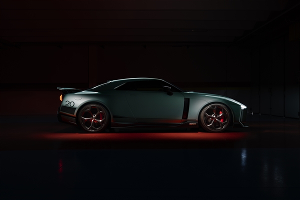 新日产GT-R50全球首发：顶级超跑杀手