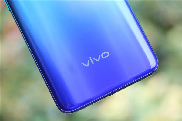 vivo V19正式上市！8+128GB、6个摄像头卖2600元