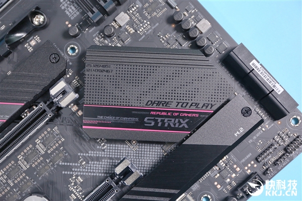 中端也奢华 华硕ROG STRIX B550-E GAMING主板图赏