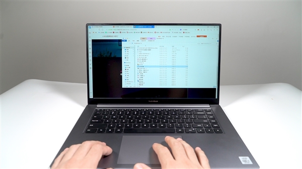 16.1英寸“超大杯”生产力工具！RedmiBook 16上手体验：10nm十代酷睿+MX350独显