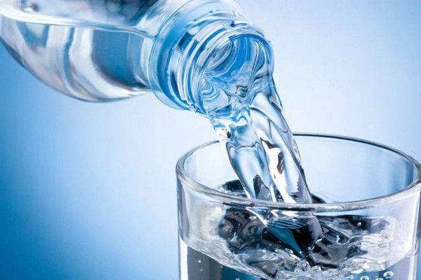 一直喝纯净水会缺钙 对身体不好？医学专家给出真相
