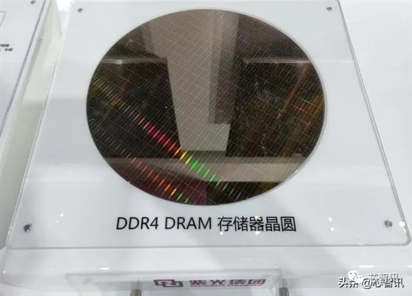 紫光集团展示8Gb DDR4内存芯片及晶圆 还有128层QLC 3D NAND