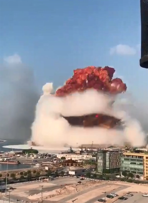 为什么拍摄黎巴嫩爆炸视频的人最终都人仰马翻？
