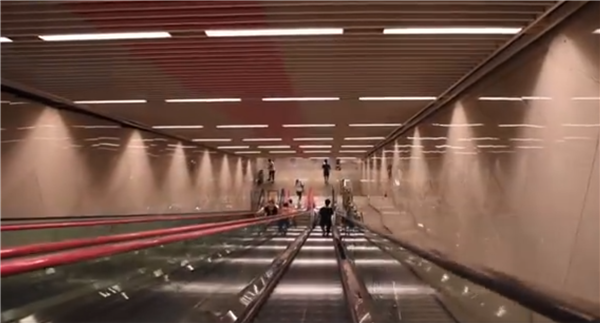 重庆又一“网红”：全国最深地铁站 深约94.5米