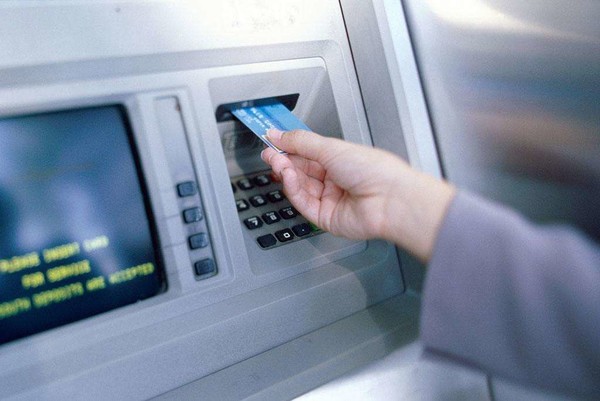 全国ATM机减少4万台时间仅用半年 因移动支付兴起