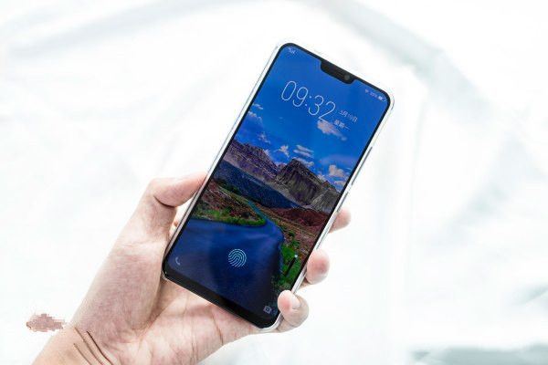 vivo X21值得买吗？vivo X21参数配置价格全面评测