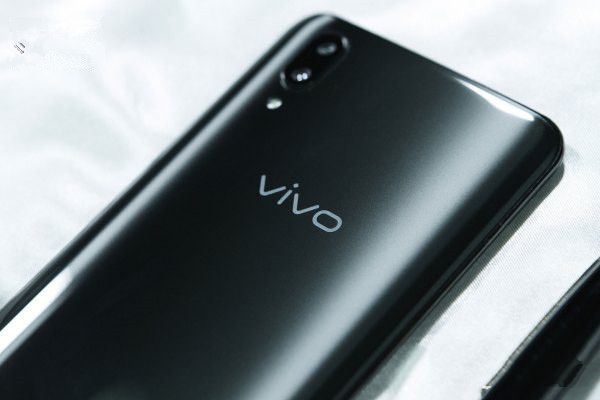 2屏幕指纹+全面屏设计 vivo X21图赏