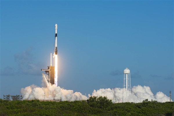 SpaceX六手猎鹰9火箭成功发射、成功回收：网被砸破