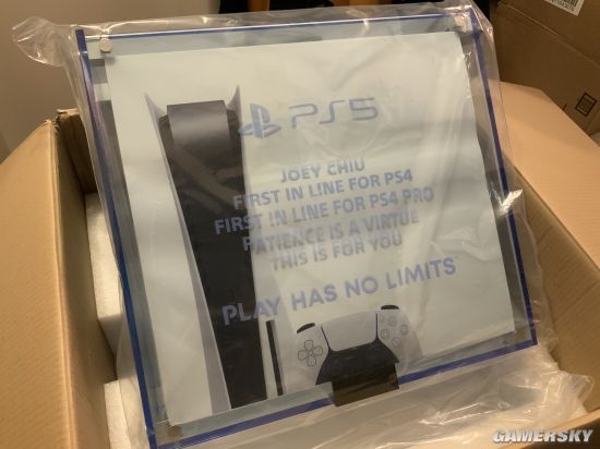 全球首个排队买到PS4的玩家 收到了索尼送的PS5