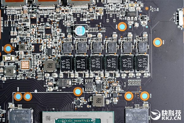 5099元游戏利器！蓝宝石RX 6800 XT显卡拆解图赏