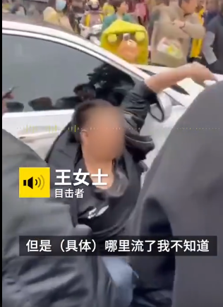 多名美团骑手与奔驰车主冲突 疑因车主骂“外卖员命不值钱”