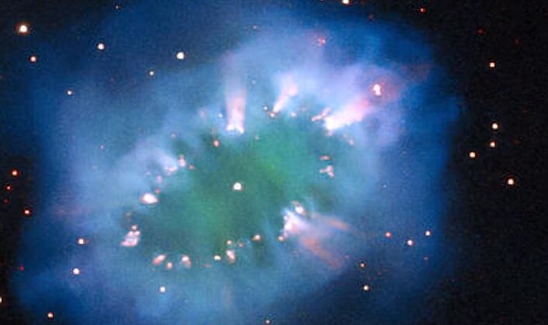 NASA公布绝美项链星云影像：堪称宇宙级钻石项链