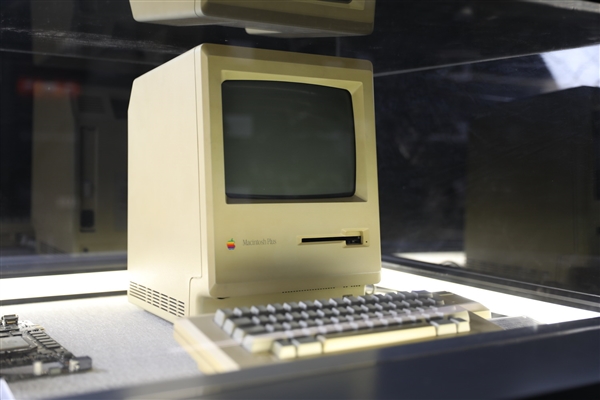 七彩虹打造国内第一家GPU博物馆：瞬间穿越40年前