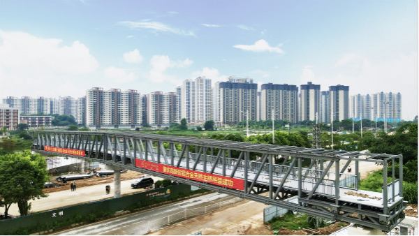 肇庆大旺高新区创新大街铝合金人行天桥将于6月20日交付使用