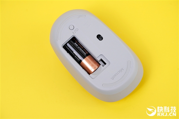 微软多彩精巧鼠标迷彩版图赏：199元 一节电池用12个月