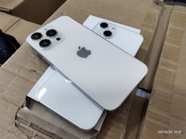 疑似iPhone 13机模再次曝光 新的双摄设计 刘海更小