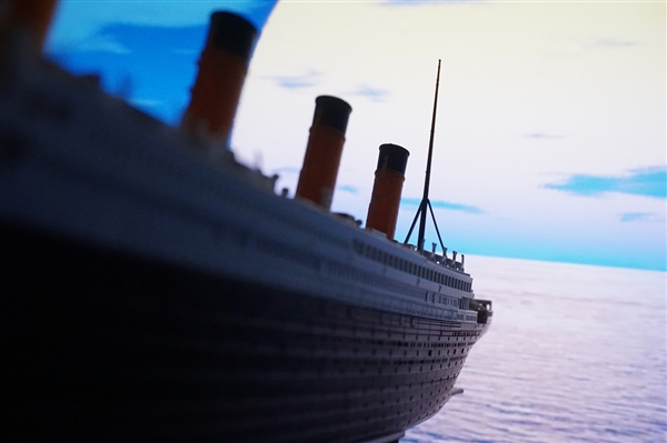 泰坦尼克号残骸正在逐渐消失：桅杆已倒塌、船体破损十分严重