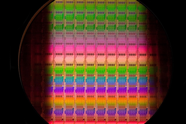 AMD的“前女友”：嫁给Intel？