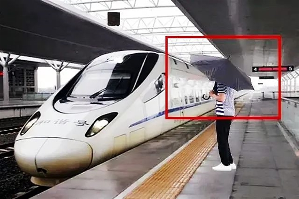 全国多地迎来强降雨 高铁站台不能撑伞上热搜：中国铁路官方科普