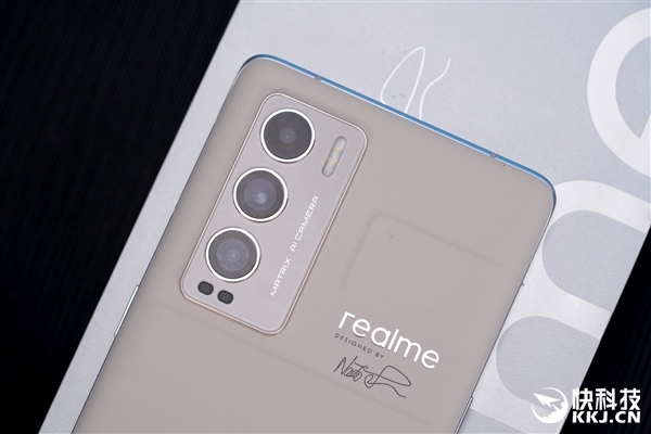 realme GT大师探索版旅行箱·杏图赏：业界首创立体3D素皮