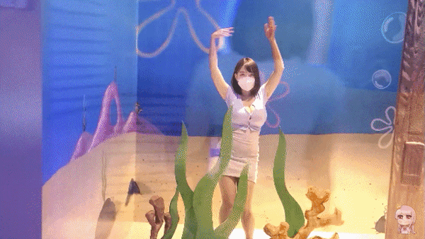 韩国网红正妹参观海绵宝宝展览 但网友似乎把重点搞错了