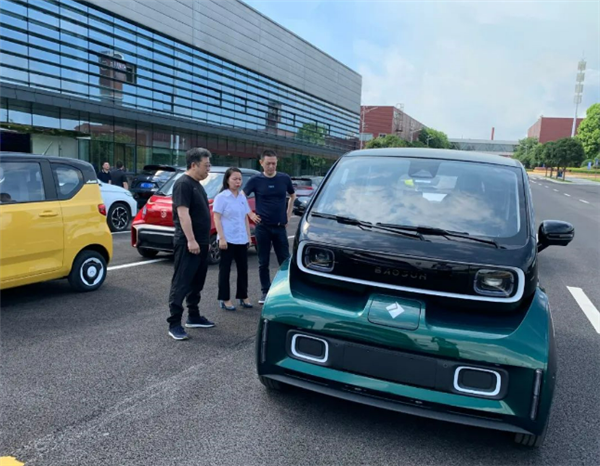 蔚来率队拜访上汽通用五菱！大赞“宏光MINI EV”豪华版