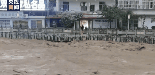 陕西安康10县区遭遇暴雨出现洪涝：8.8万人受灾