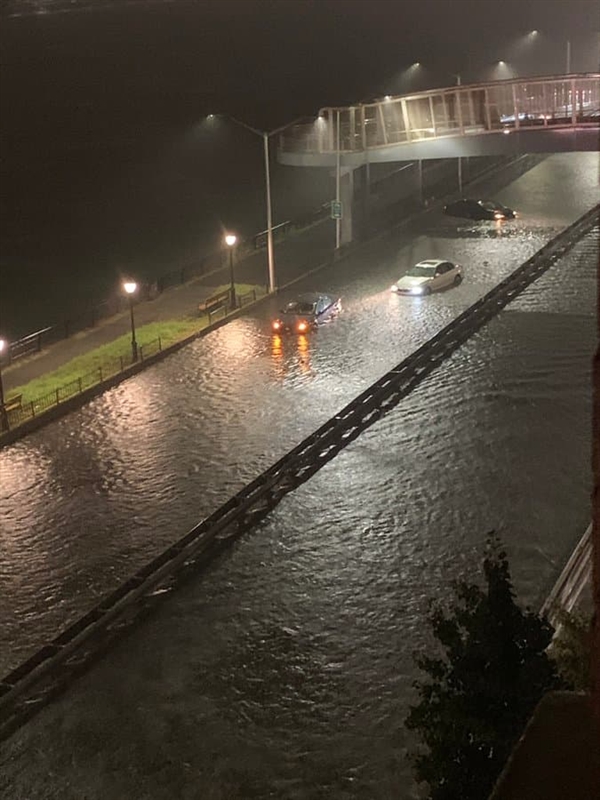 航拍最强风暴席卷美国：500年一遇豪雨把第一大城市纽约下瘫了