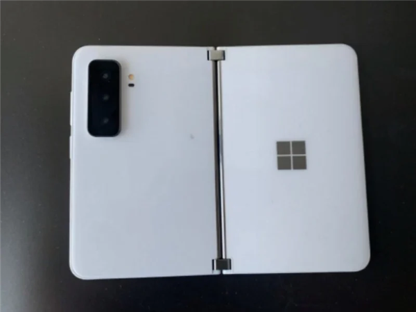 微软Surface Duo 2双屏手机终于达到旗舰水准：5G、UWB、无线充电齐了