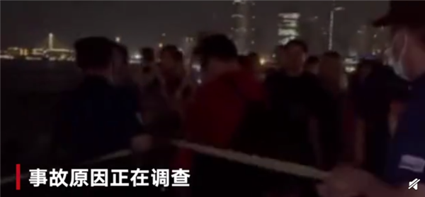 上海黄浦江堤岸遭轮船撞击 现场画面曝光：江面弯曲度呈S状不好转弯