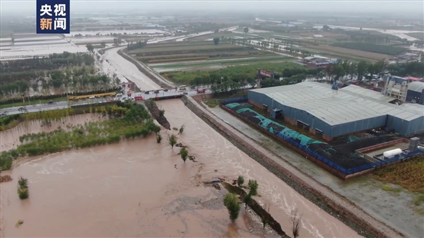 实拍山西乌马河洪水决堤现场：多个村庄被淹 一片汪洋