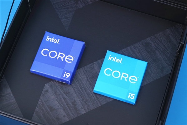 终于迎来新一代旗舰U！Intel i9-12900K处理器开箱图赏