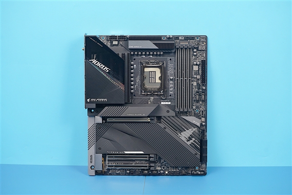 Inte 12代酷睿座驾！技嘉Z690 AORUS MASTER主板图赏