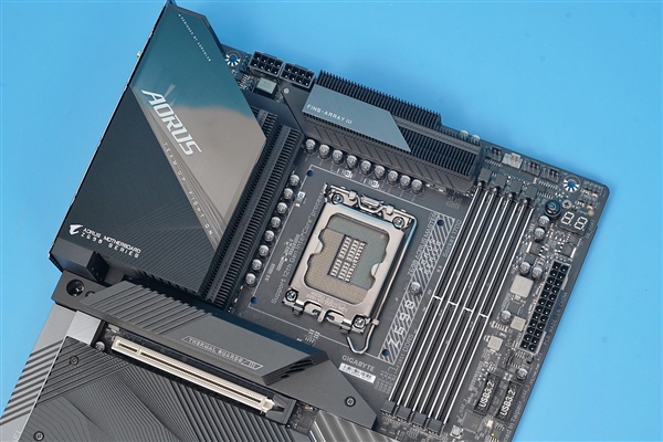 Inte 12代酷睿座驾！技嘉Z690 AORUS MASTER主板图赏