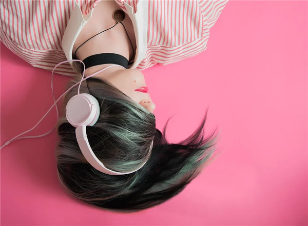 14岁女生长期戴耳机致噪音性耳聋 如何健康用耳机？这几点要注意