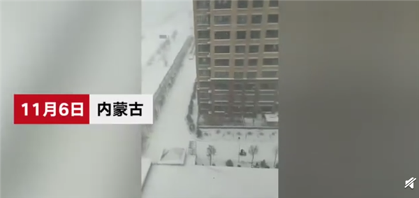 内蒙古强降雪积雪堵住半边门：车辆无法开动只能靠推 外卖小哥仍坚持送餐