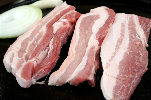 大反弹 猪肉价一个月涨45% 专家：天冷 旺季来了