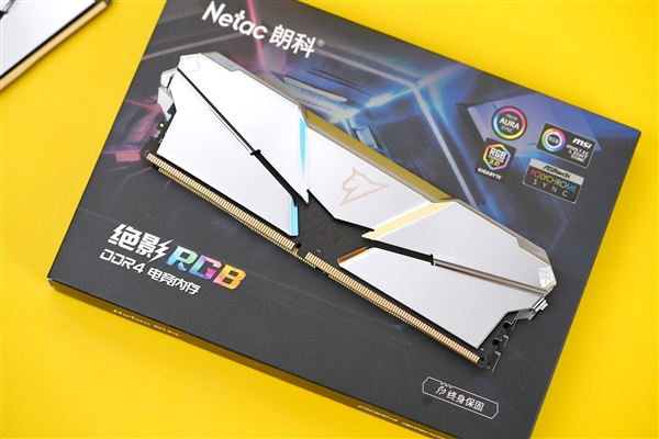 朗科绝影RGB DDR4限量版内存图赏：国产颗粒首次媲美三星B-Die