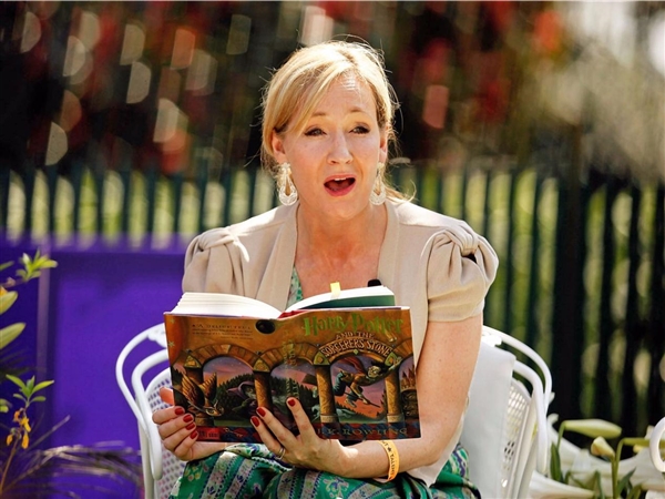 J.K罗琳就是个写小说的 她懂什么《哈利·波特》
