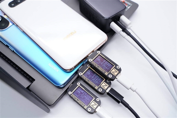 作为iPhone 13用户 买个多口USB PD快充原来这么爽