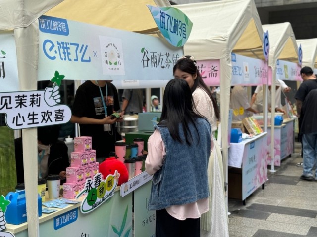 谷雨“龙井”奶茶外卖量涨5倍，茉莉奶白等多品牌联合饿了么上线“春日收官”新品